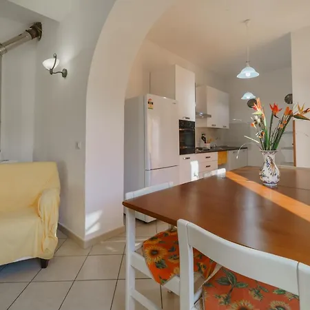 Casa Barbarossa 12 - Goelba Semesterbostad *